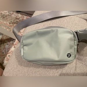 Lululemon Everywhere Belt Bag in Seal Grey